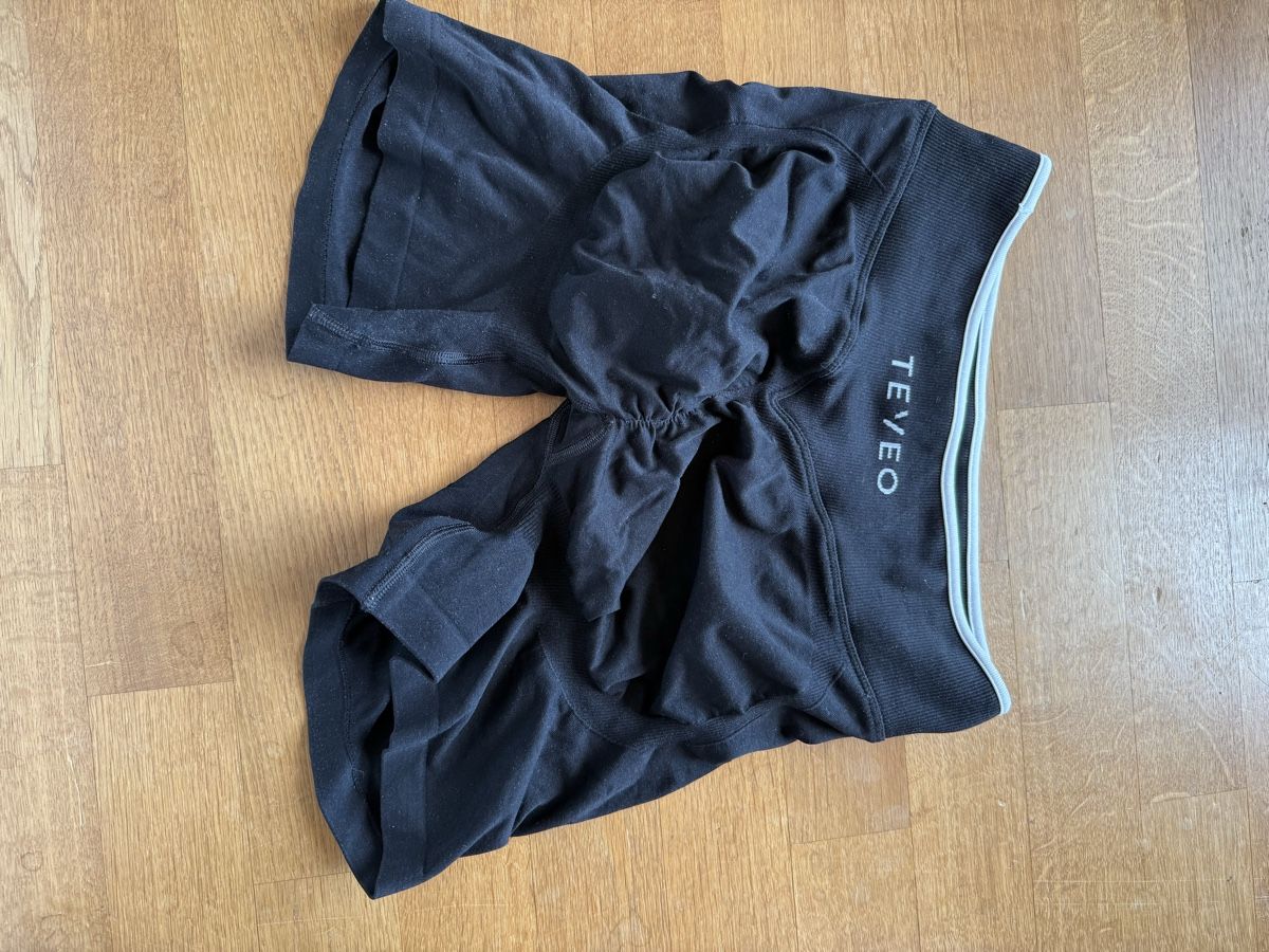 Teveo Leggings: Teveo contrastline Shorts – Neu (gemäss Beschreibung) aus Gurmels von elb_77bf 1
