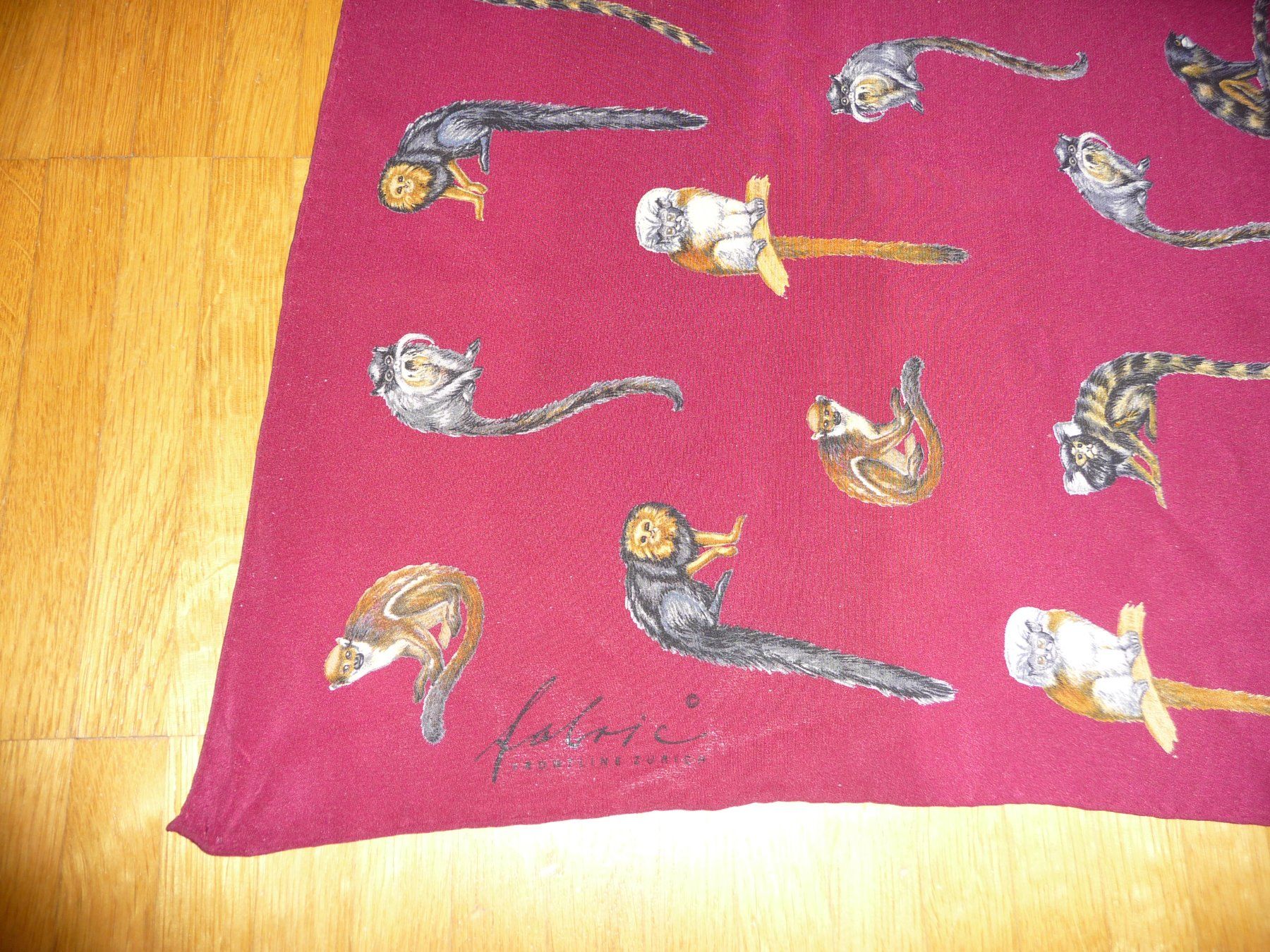 Fabric Frontline Foulard & Sciarpe: Fabric Frontline Schal 62x132cm ca. mit Äffchen – Usato da Winterthur venduto da ricofly 2