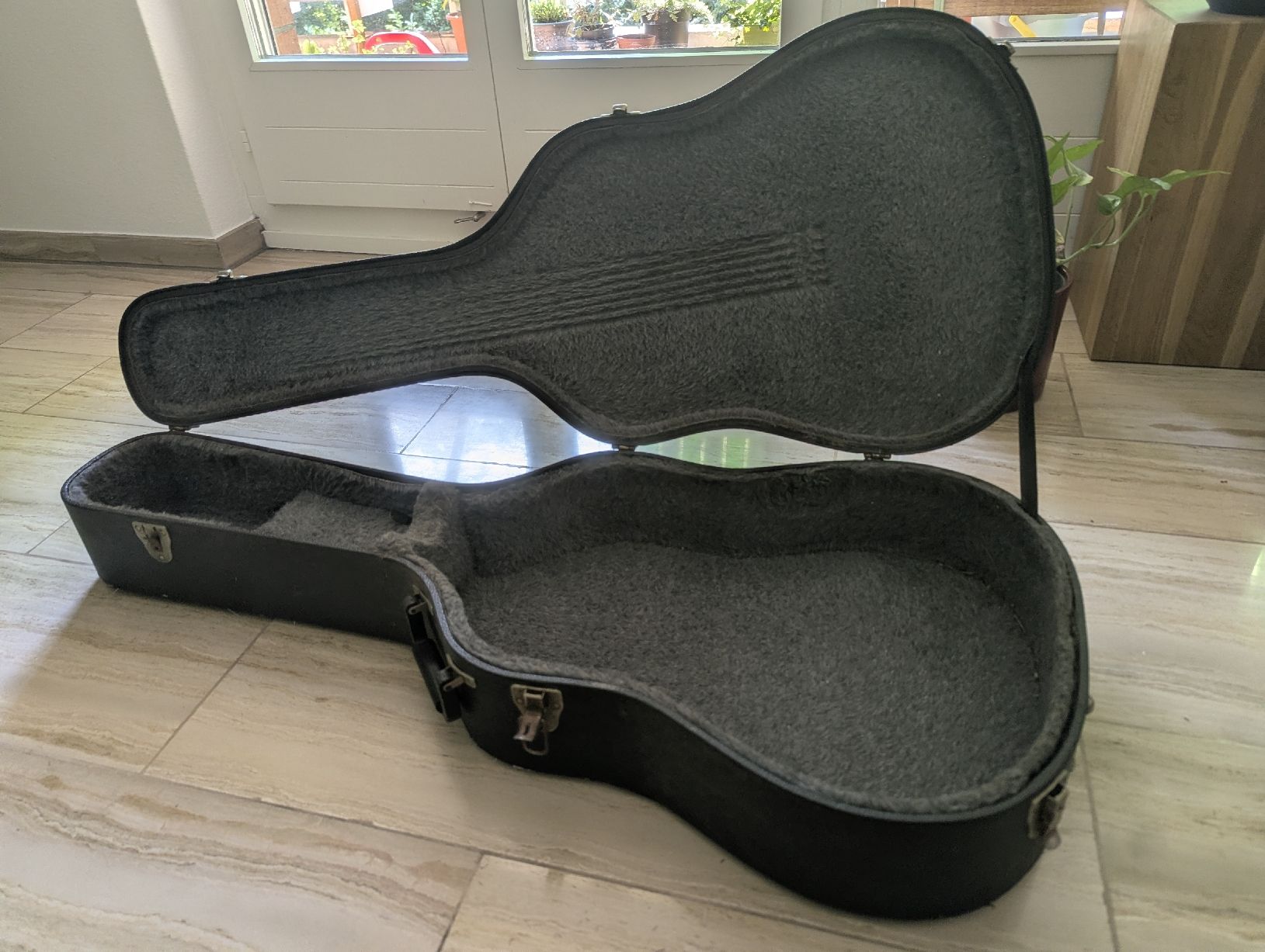 Valises de voyage: Westerngitarren-Koffer – D'occasion à Basel par ral_cxh6 1