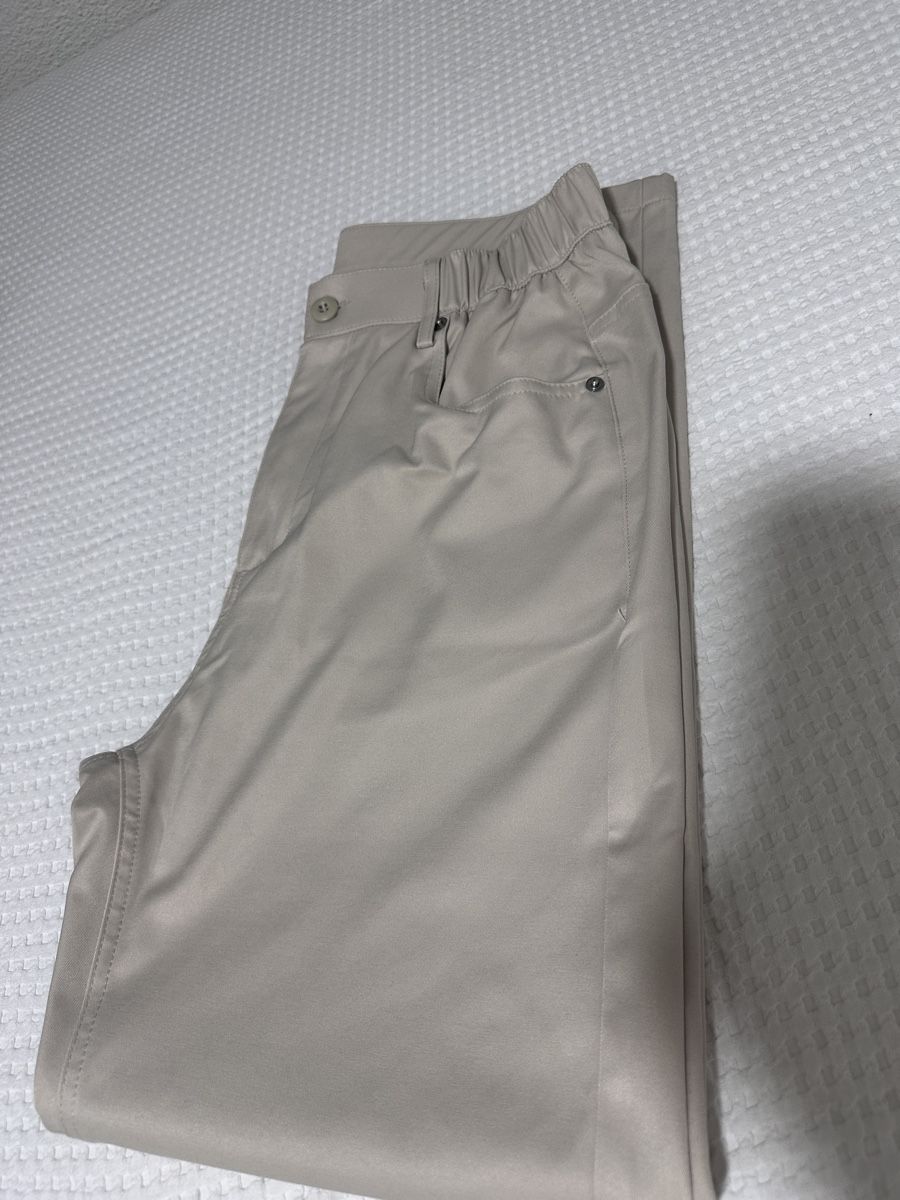 Pantaloni: Hosen beige Grosse M Neuzustand – Nuovo e nell'imballaggio originale da Oberurnen venduto da nes_8xqt 4
