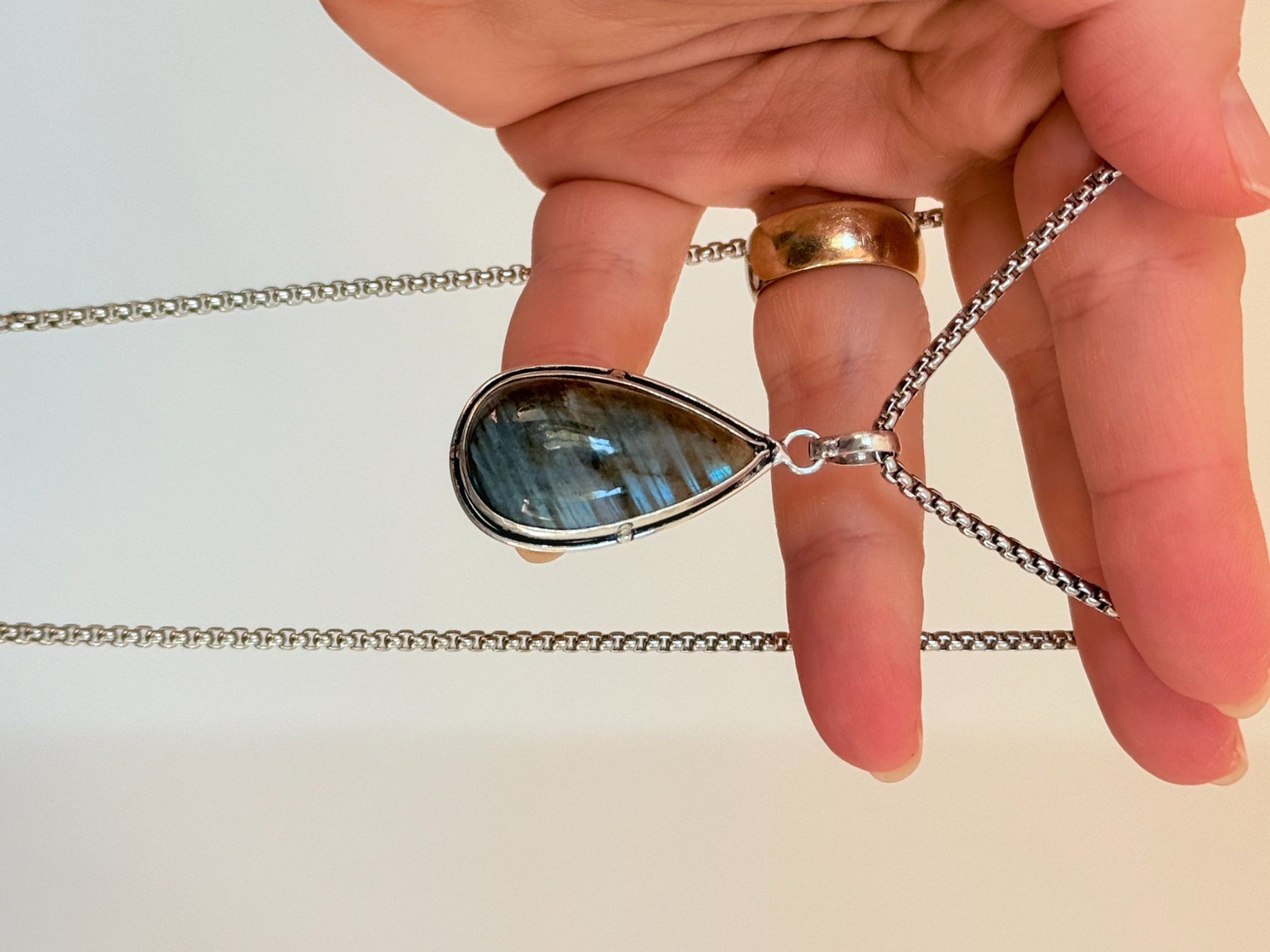 Ketten: Collier avec pendentif pierre labradorite forme goutte – Neu und originalverpackt aus Genève von AWWA 8