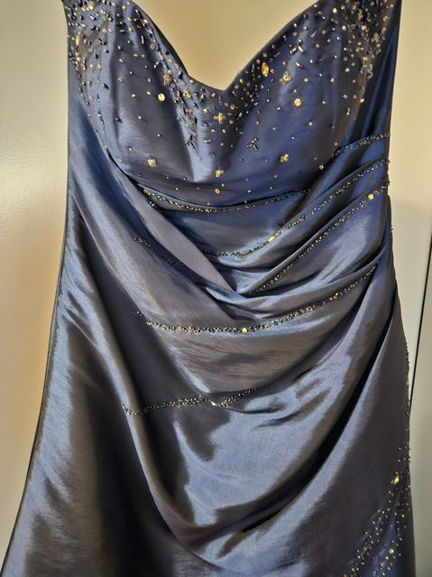 Kleider: Blaues Festtags Kleid – Gebraucht aus Hinwil von reg_sp8s 3