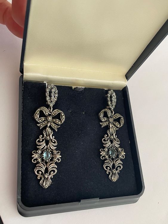 Boucles d'oreilles gothiques en acier argent vieilli et zircon rouge