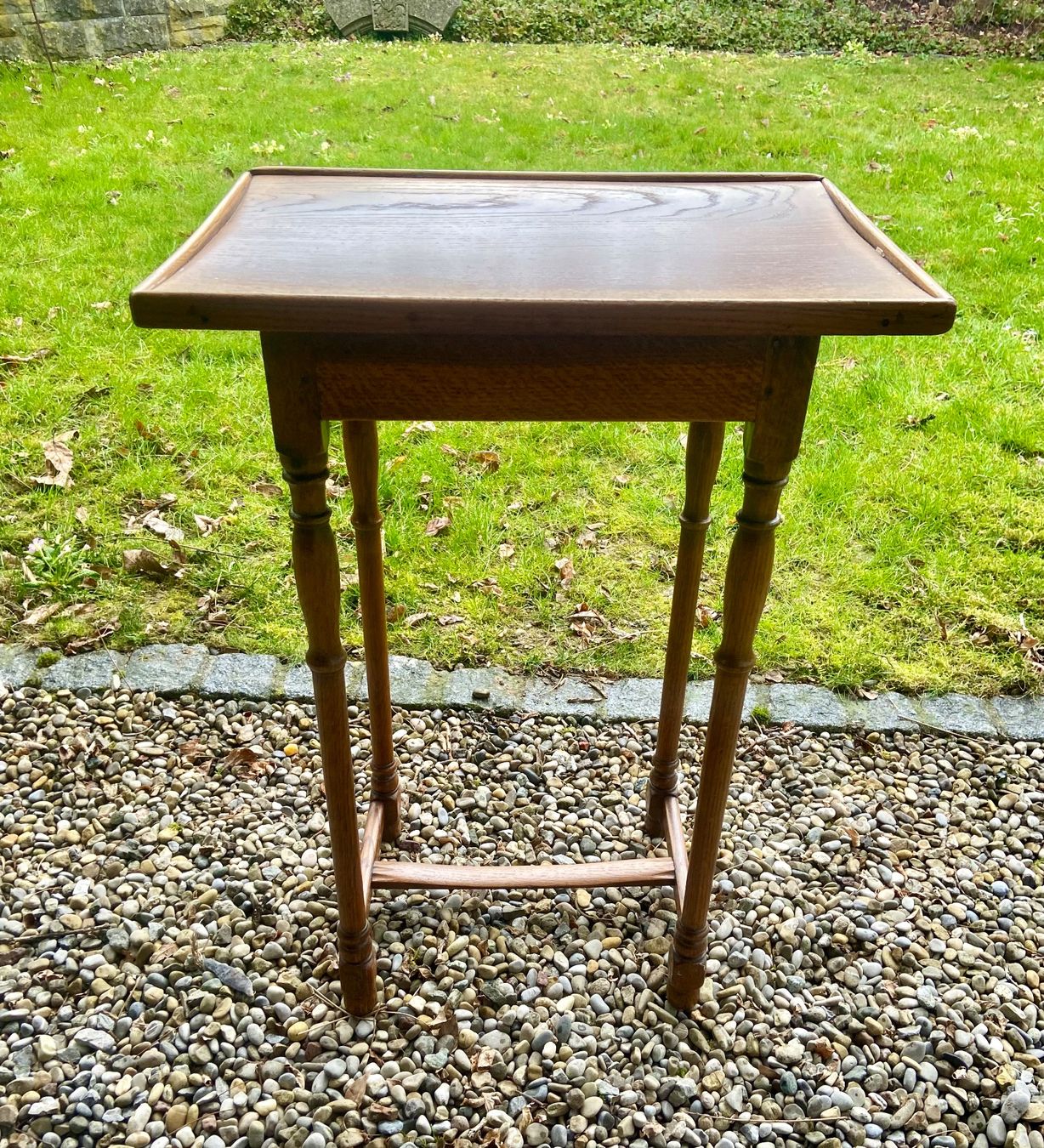 Eichholtz Tische: Antiker Beistelltisch Eiche massiv Jugendstil ca. 1910 – Gebraucht aus St. Gallen von cibello