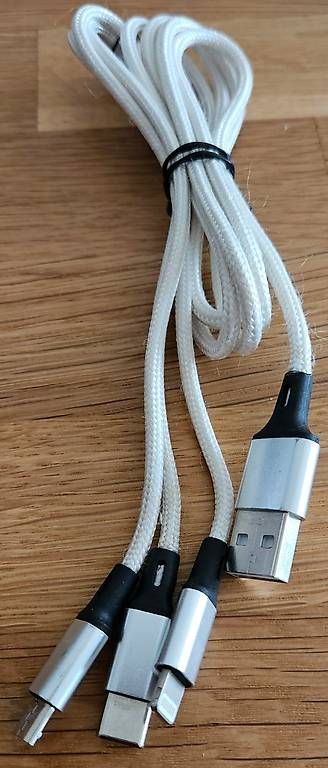Cavi: USB Kabel mit USB-C USB Micro und Lightning Anschluss – Usato da Rudolfstetten venduto da sho_6z79