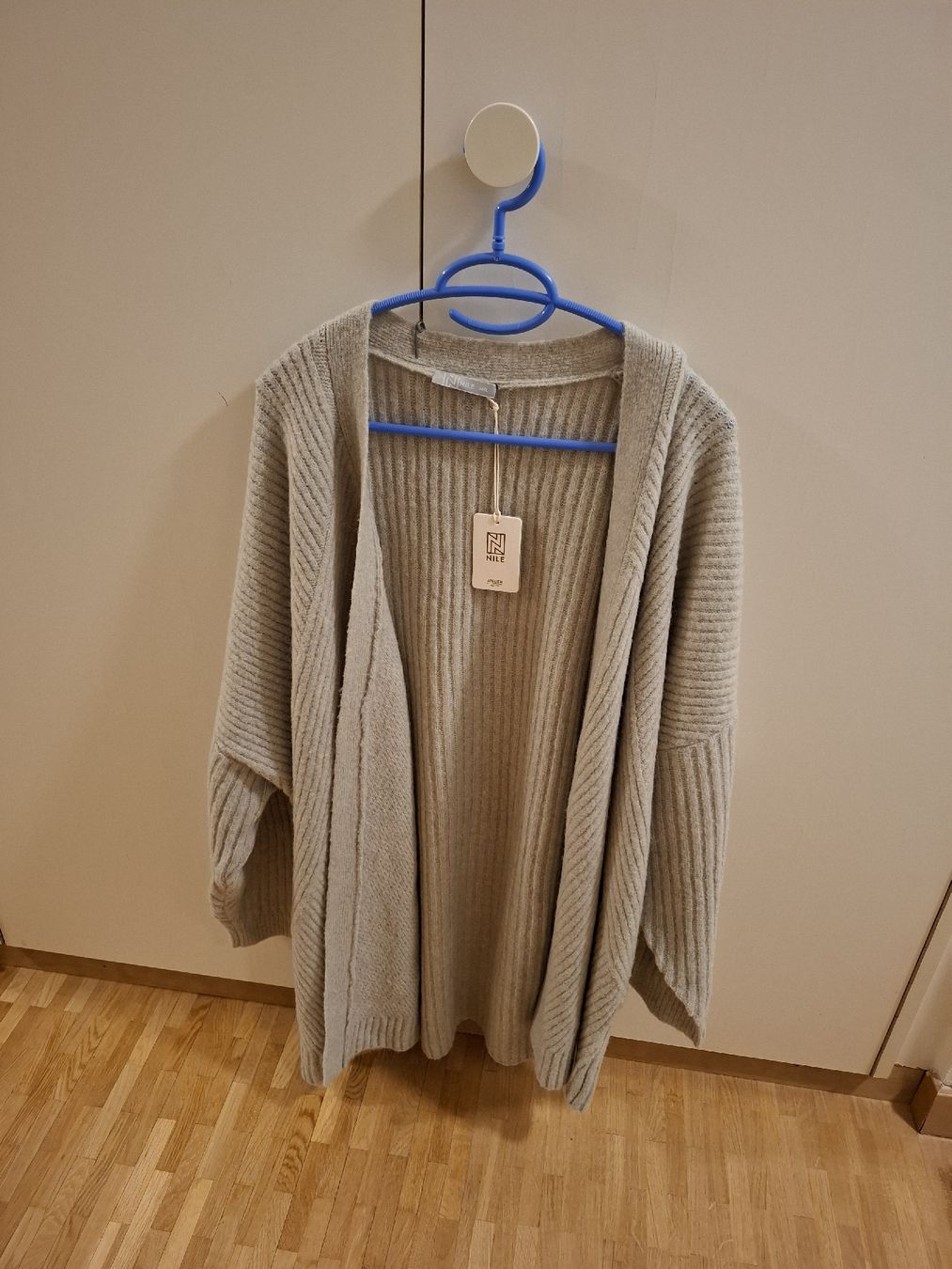 Nile Giacche: Cardigan M/L Nile Oversize – Nuovo e nell'imballaggio originale da Petit-Lancy venduto da Kara_TCG