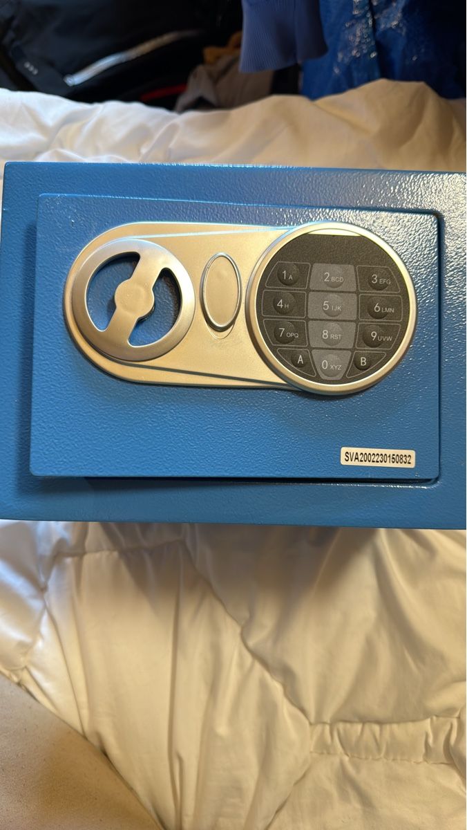 Coffre-fort: Electronic Digital Safe Blue Like New Condition – D'occasion à Naters par vir_8t9z