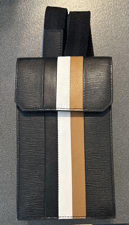 Sacoche Hugo BOSS cuir, élégante et pratique