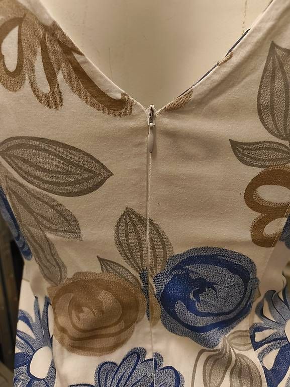 Robes: Kleid weiss, beige, blau mit Blumen Gr. M – D'occasion à Nänikon par Manta87 1