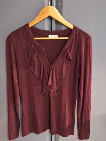 Damen Langarmshirt bordeaux mit Rüschen neuwertig