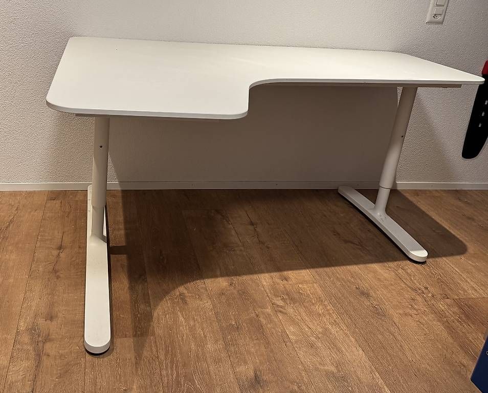 Scrivanie: Schreibtisch bekant von Ikea – Usato da Boswil venduto da MaKoBo