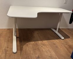 Schreibtisch bekant von Ikea