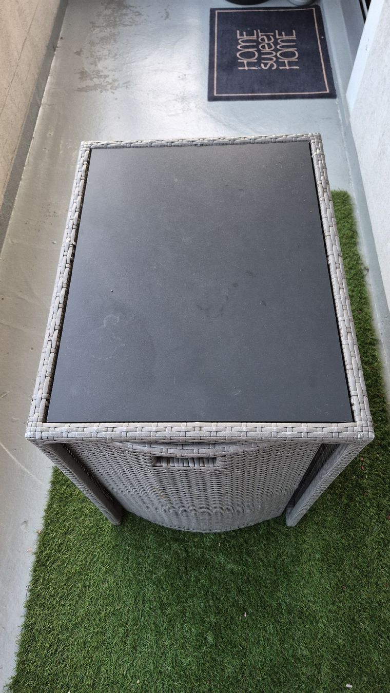 Tischset: Gartentisch mit zwei Stühlen Geflecht grau gebraucht – Gebraucht aus Sisikon von SanAndreas 4