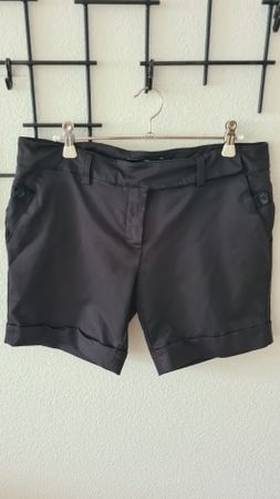 Vero Moda Shorts, schwarz, Grösse 40, neuwertig & stylisch