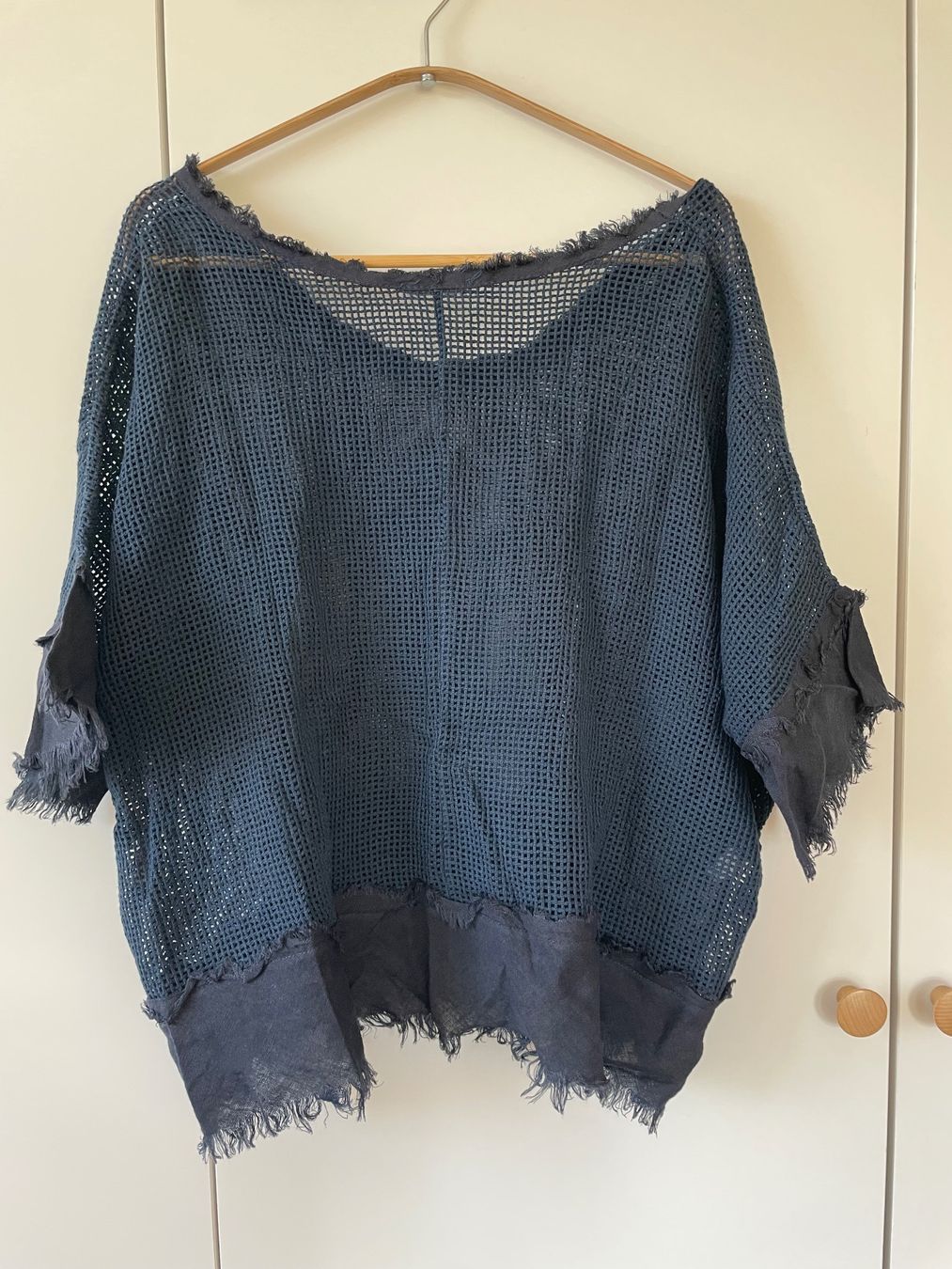 Top: Oversize Strickshirt Blau Fransen – One-Size – Usato da Neukirch an der Thur venduto da bee88 4