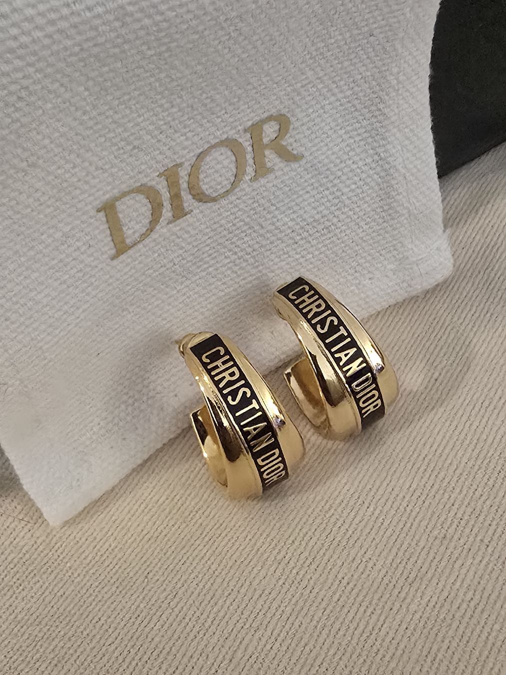 Dior Orecchini pendenti & Orecchini a lobo: Dior Code Ohrringe – Nuovo (secondo la descrizione) da Gattikon venduto da lavric_d