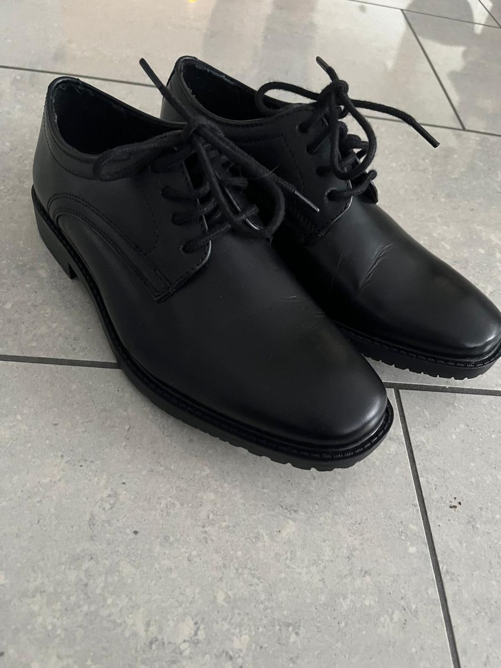 Scarpe per ragazzi: Schuhe Grösse 35 – Usato da Wohlen AG venduto da manchebo
