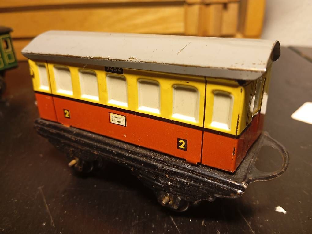 Modellini di ferrovie: Eisenbahn wagen – Usato da Basel venduto da Petergunn