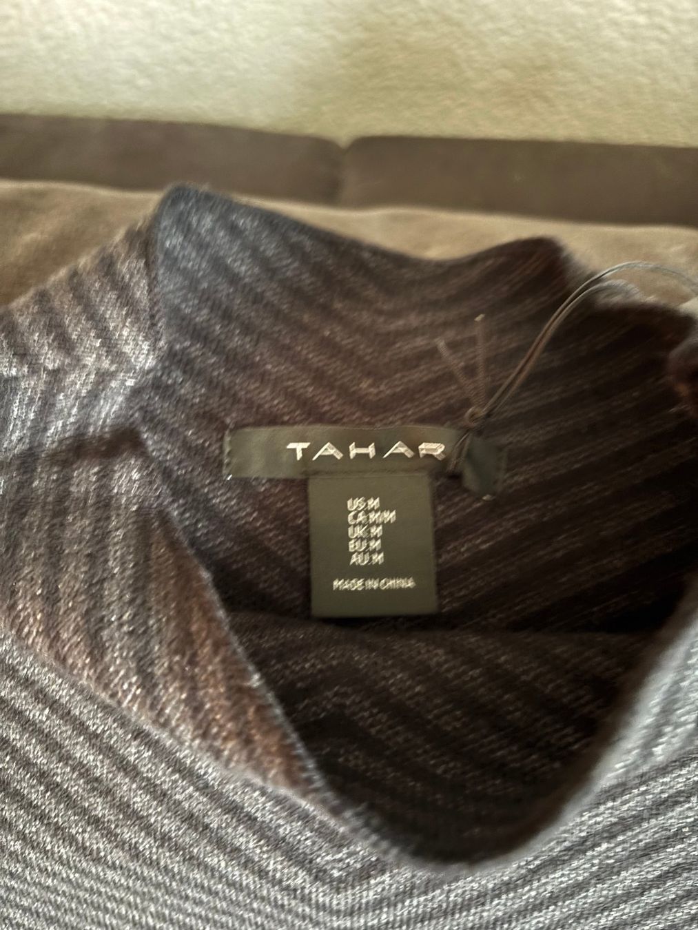 Pullover & Sweatshirts: TAHARI Pullover neu – Neu (gemäss Beschreibung) aus Merishausen von yourdream 3