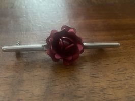 Broschen mit Rosenmotiv  rot Metall neu