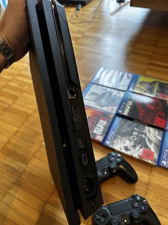 Sony Console: PlayStation 4 Pro 1TB + 2x Controller + 11 Games – Usato da Igis venduto da Swisspeak02 3