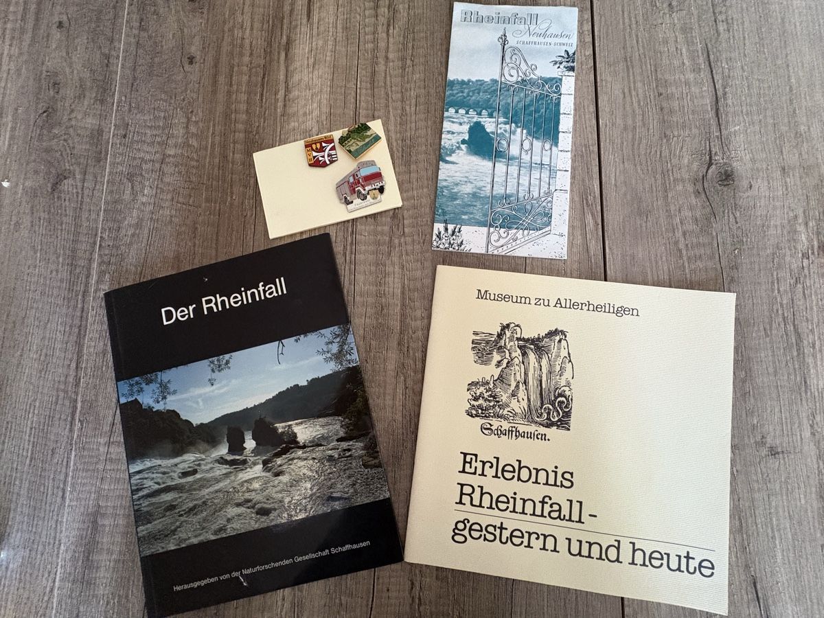 Zeitschriften & Magazine: Antike Rheinfall-Broschüren und Pins – Gebraucht aus Schaffhausen von Reporter