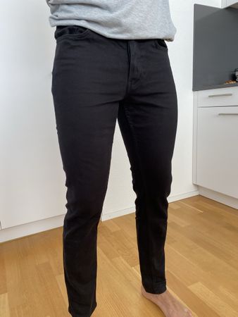 Schwarze Herrenjeans, Grösse 30-32