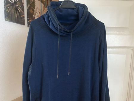 Guess Navy Blue Men's Hoodie, Size M