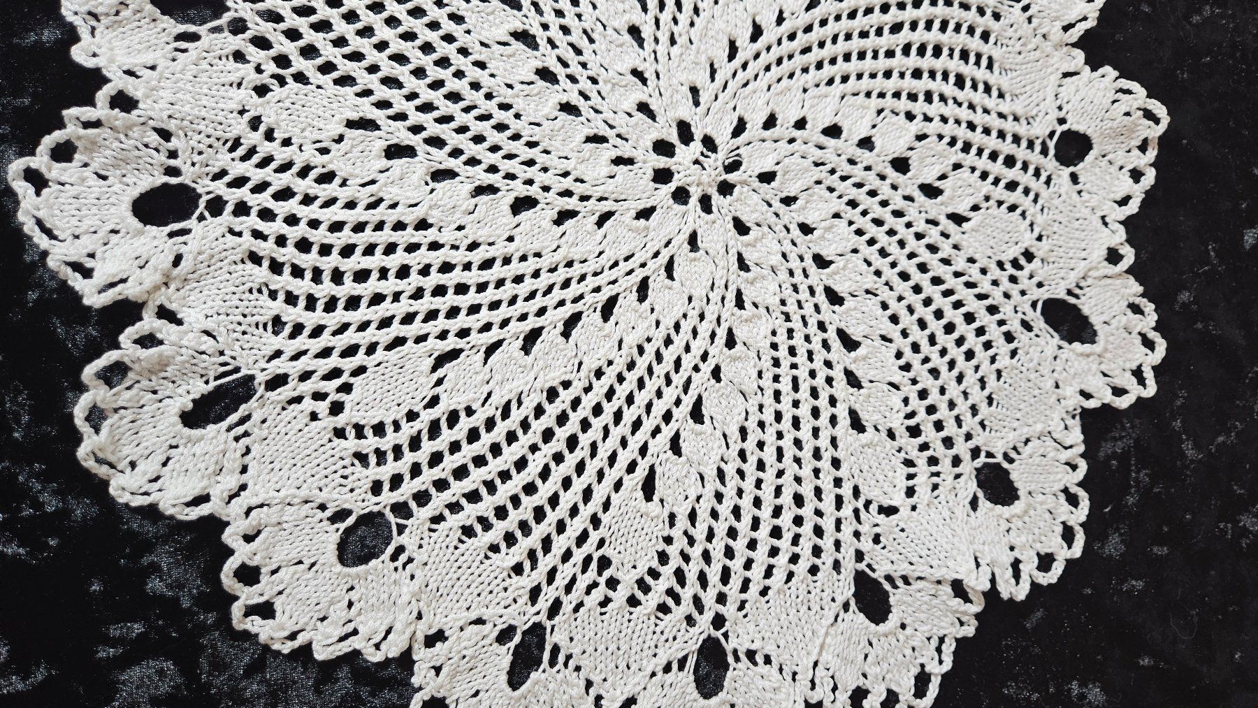 Altra biancheria da tavola: Spitzendeckchen gestrickt Spitzen Deckeli 40cm Weiss – Nuovo (secondo la descrizione) da Gossau ZH venduto da LeoniesDeko 3