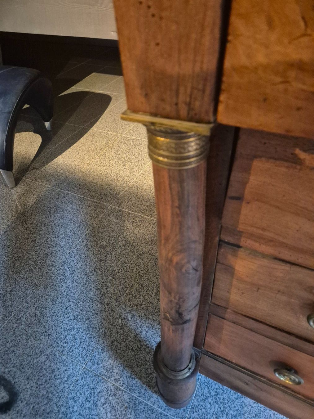 Cassettiere: Commode d'époque Empire en noyer, plateau marbre – Usato da Morgins venduto da pmd_px9d 7