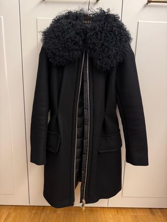 Moncler Daunenmantel Gr. S Lammfell Kragen schwarz