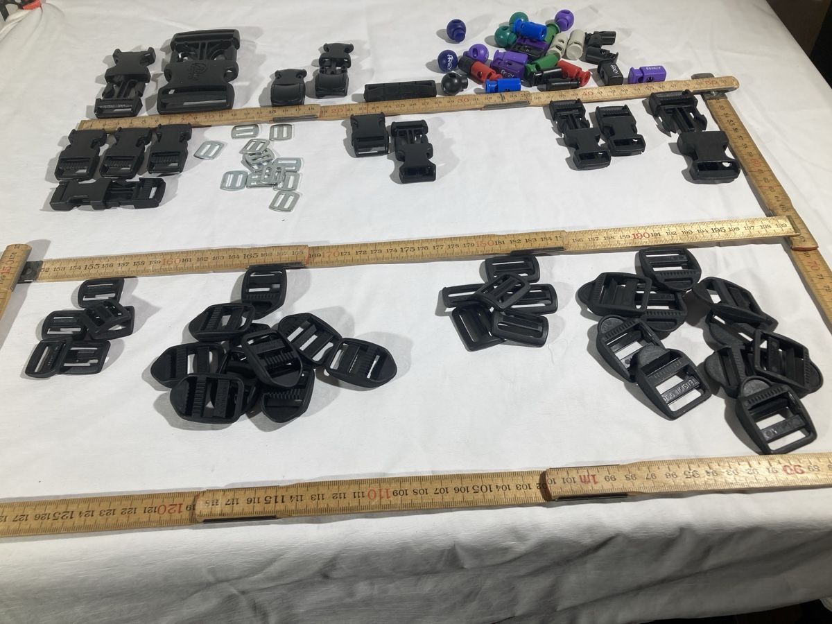 Stoffe: Grosse Sammlung: Schnallen, Kordelstopper, Schieber etc. 57 – Neu (gemäss Beschreibung) aus Steffisburg von pet_2d5t