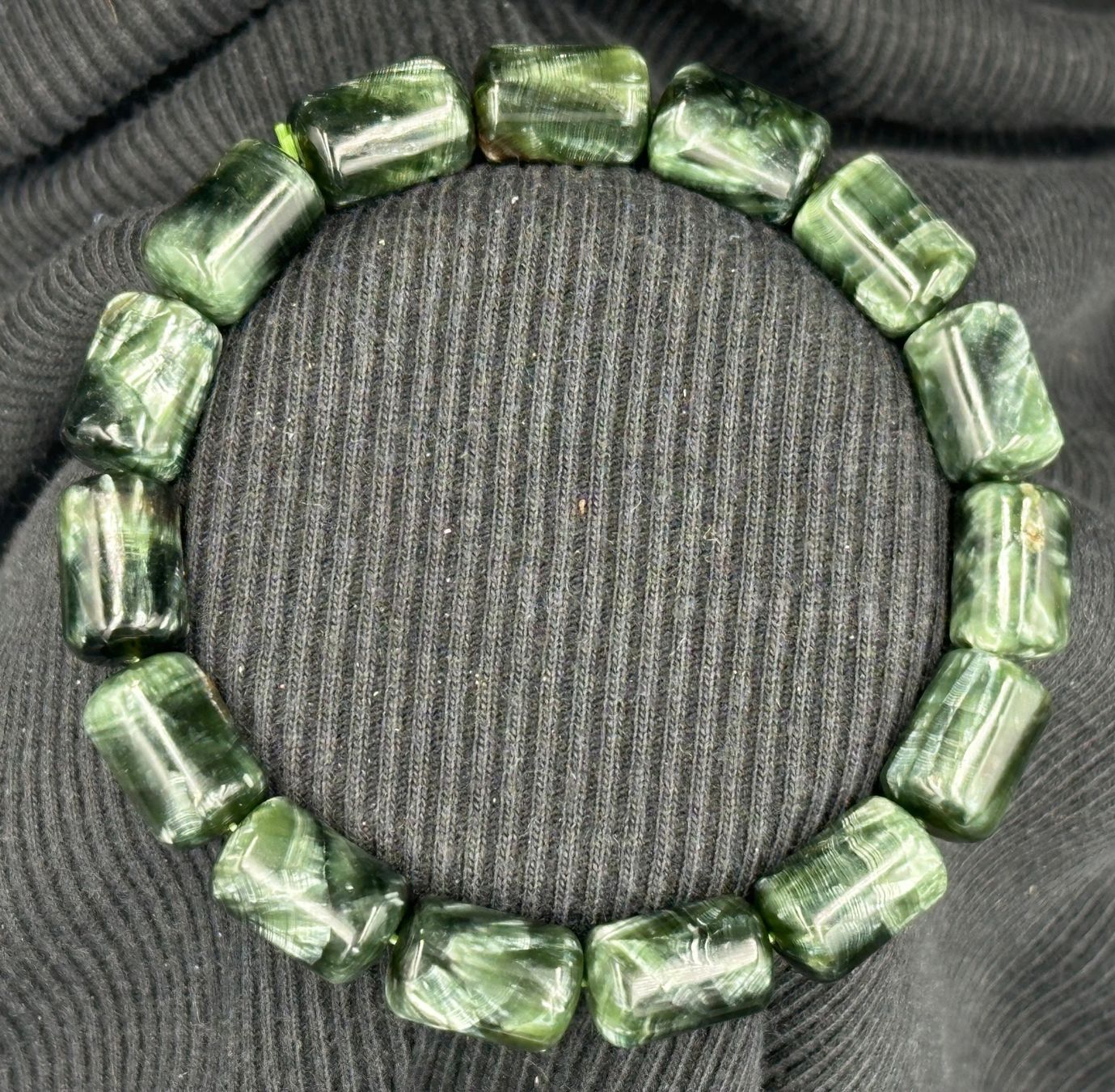 Mineralien & Heilsteine: Einzigartiges Seraphinit Säulen-Armband – Neu und originalverpackt aus Männedorf von cab_cb8m 4