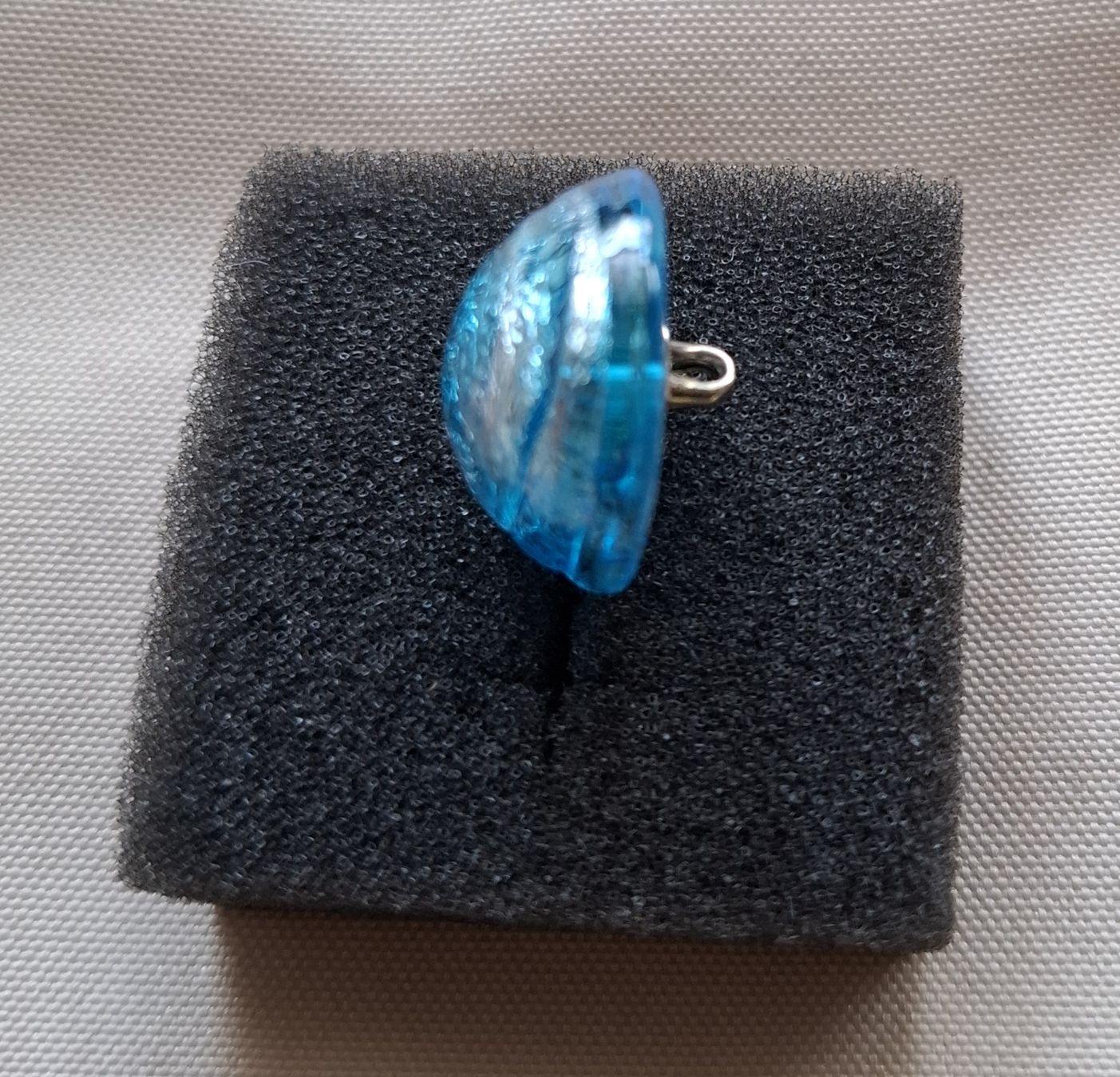 Bottoni: Handgemachter Glasknopf Hellblau mit Silber, 20 mm. – Usato da Dietikon venduto da Hirschkopf 2