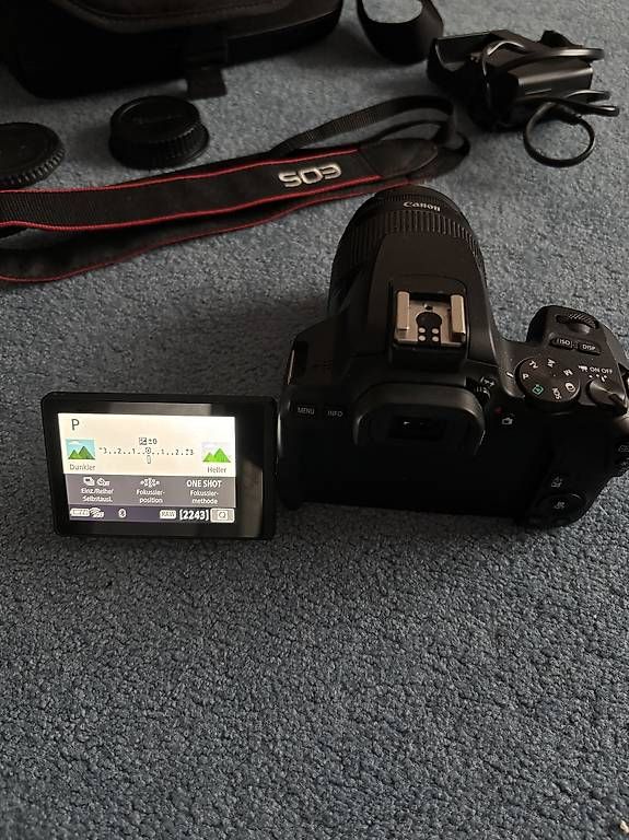 Fotocamera: Canon EOS 250d Travel Kit – Usato da Kaltenbach venduto da wal_b2wg 2
