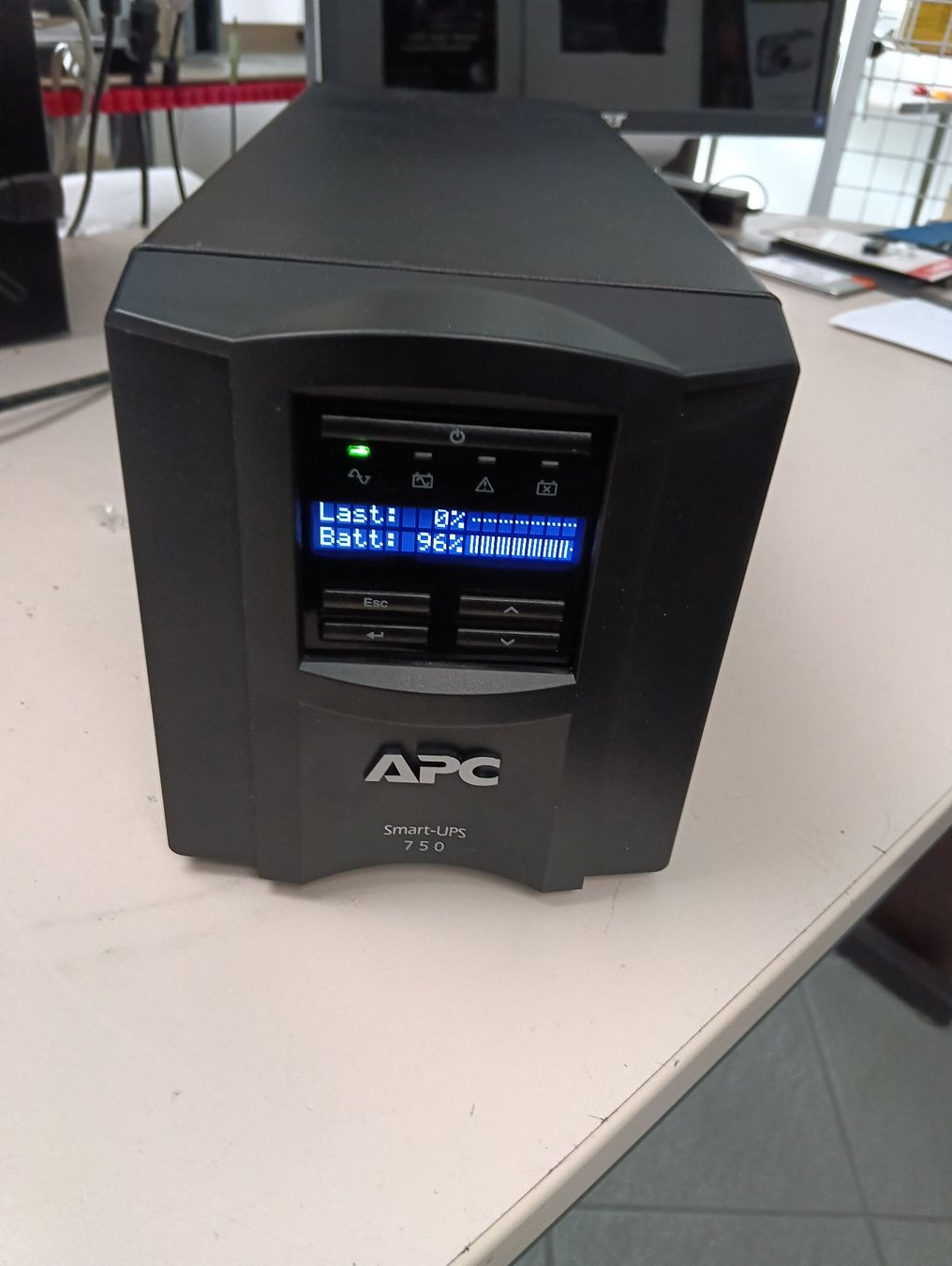 Apc Alimentazione elettrica: APC Smart UPS 750 USV – Usato da Grenchen venduto da Les3tilleuls