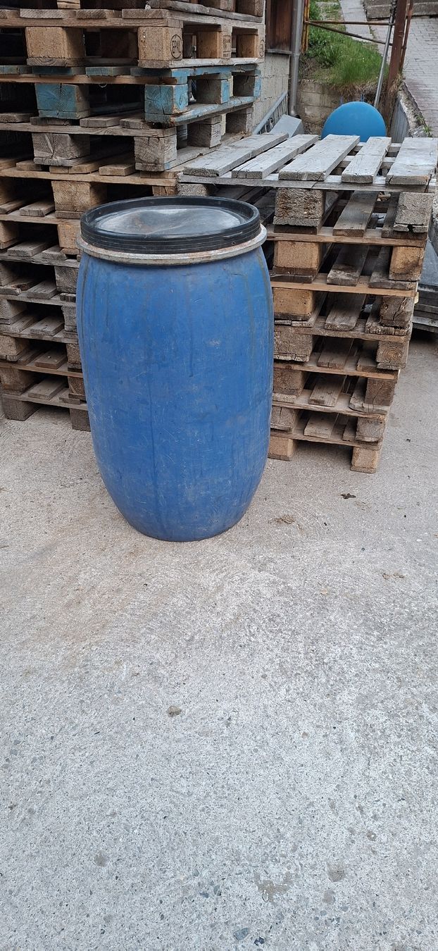 Accessori: Plastikfässer 10 stk. 120 Liter – Usato da St. Niklaus VS venduto da uel_6tt8
