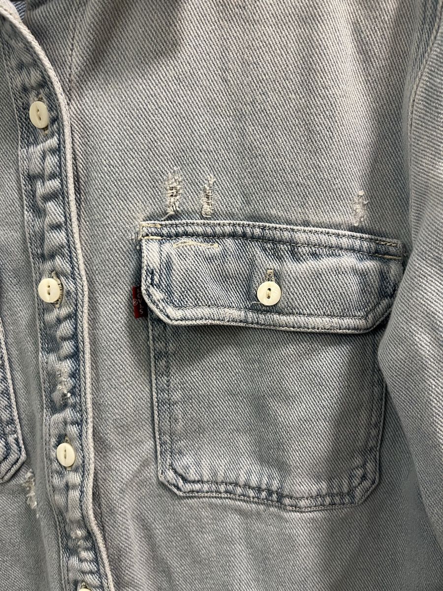 Levi's Chemisiers: Levi's Jeanshemd hellblau Grösse S – D'occasion à Frauenfeld par heyLani 1
