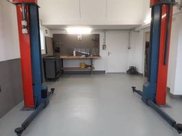 Auto-Schrauber Werkstatt.