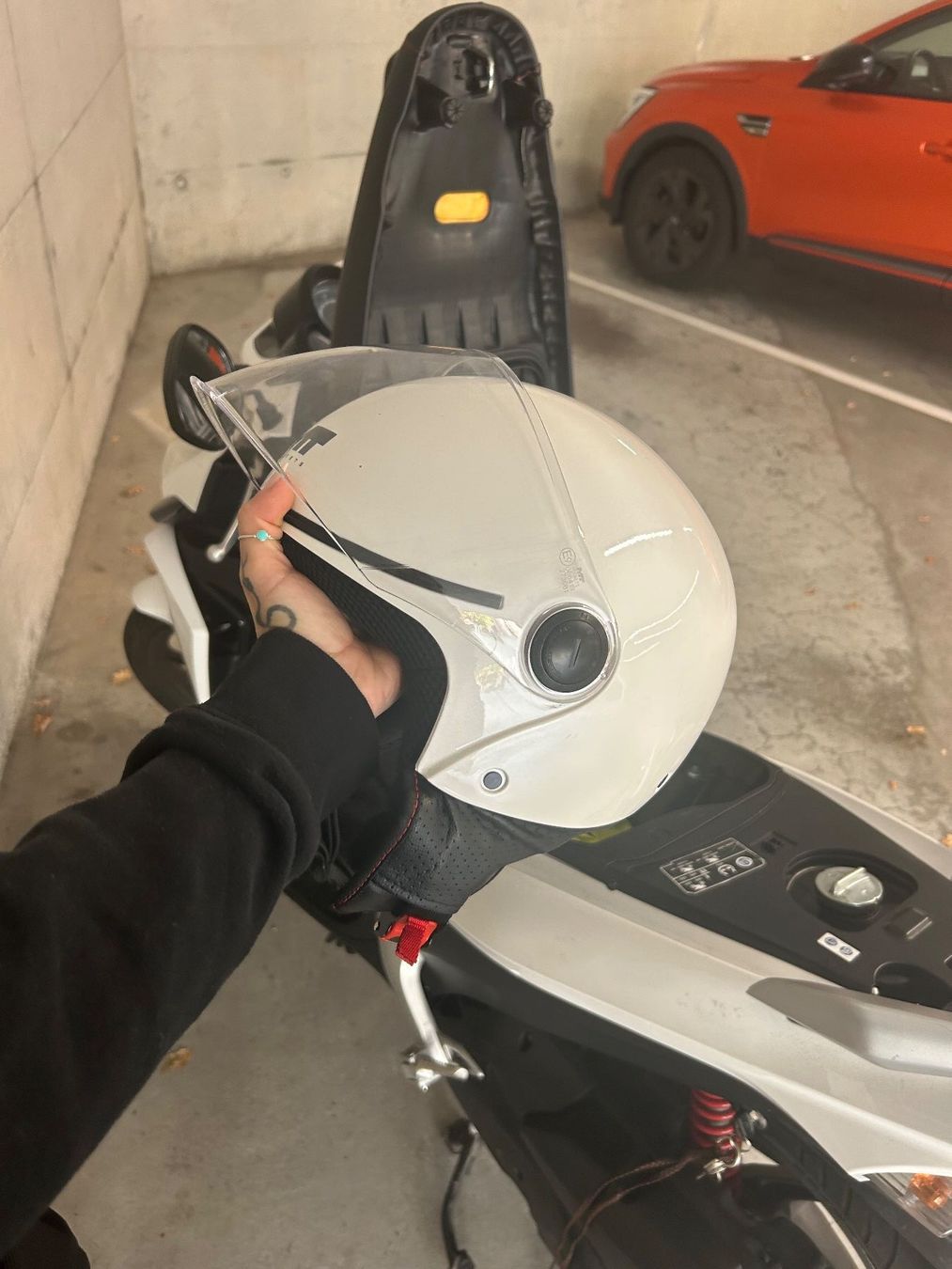 Honda Scooters: Top gepflegter Honda Roller mit Helm – Gebraucht aus Dättwil AG von Ronjastoll1 1