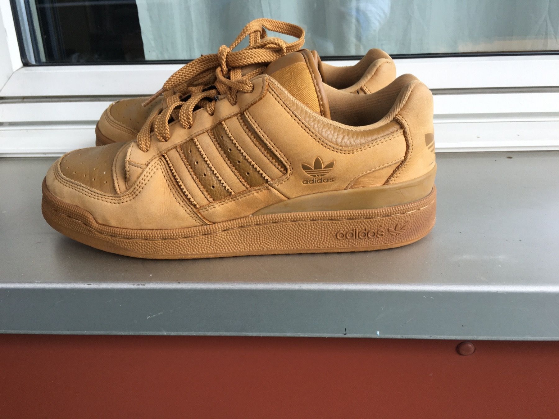 Adidas Chaussures hommes: Adidas Forum, hell braun, Gr. 42,5 – D'occasion à Thalwil par eng_yys6