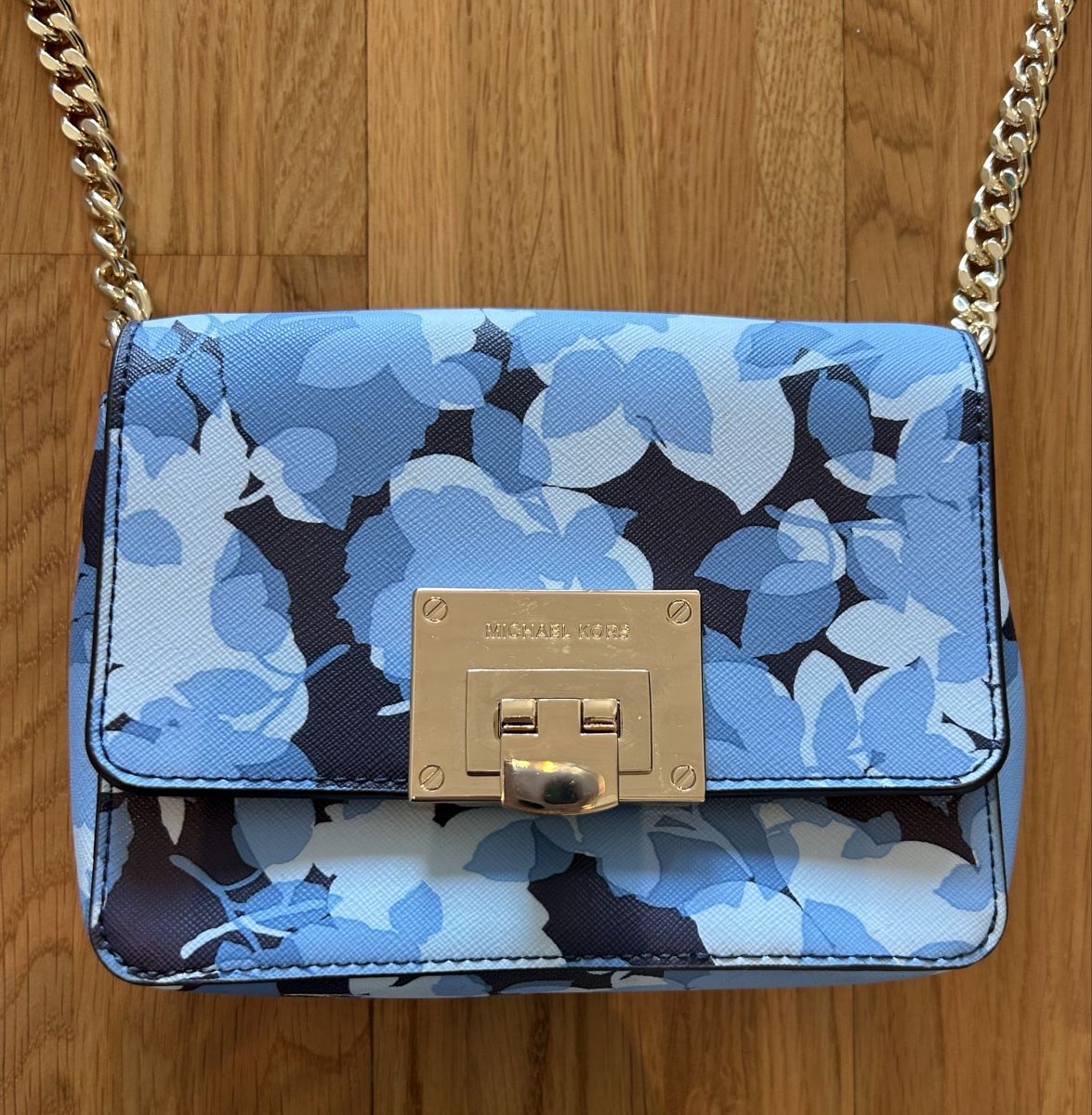Michael Kors Borse da donna: Blue Floral Michael Kors Bag Chain Strap – Usato da brent venduto da fukusapes 1