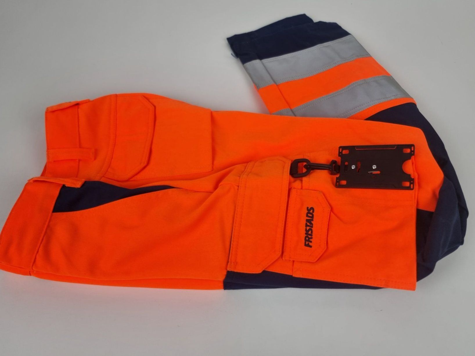 Pantalons: Orange Arbeitshose – D'occasion à Urtenen-Schönbühl par Restwert_Schoenbuehl 1