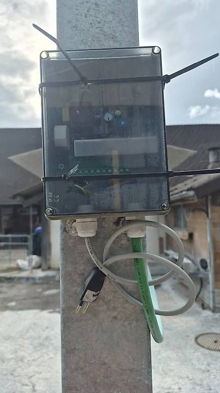 Sonstige Stalleinrichtungen: Kuhbürste elektrisch mit Galgen – Gebraucht aus Krauchthal von Sigla 1