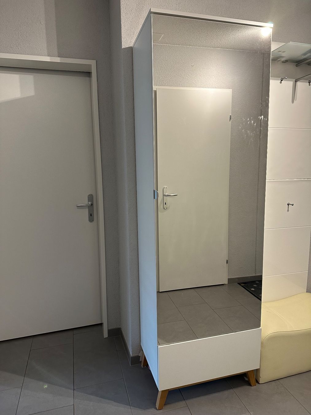 Garderobe: Garderobe mit Spielgel – Gebraucht aus Tagelswangen von smartbird