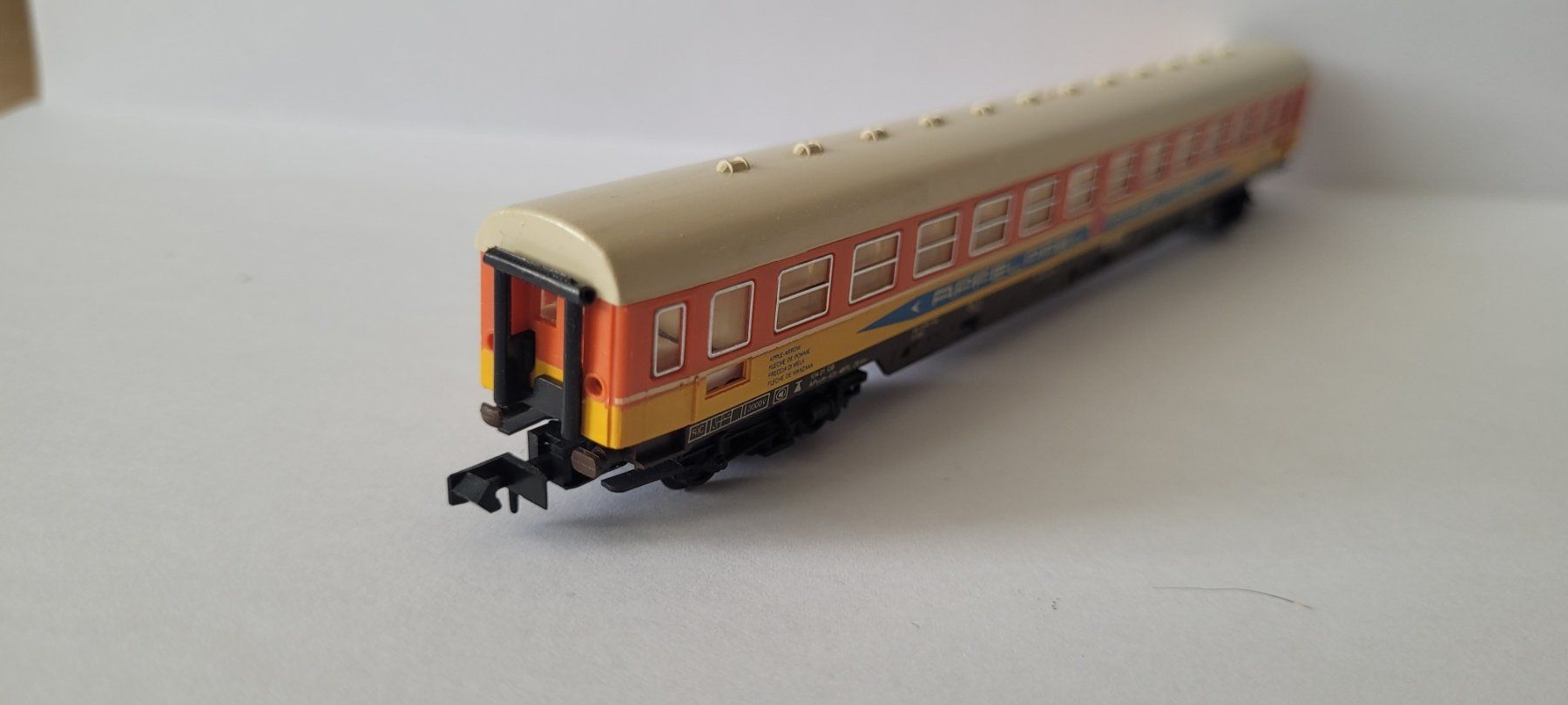 Arnold Modellini di ferrovie: Arnold  N  3852 Personenwagen "Apfelpfeil" – Nuovo e nell'imballaggio originale da Uetendorf venduto da dragon038 3