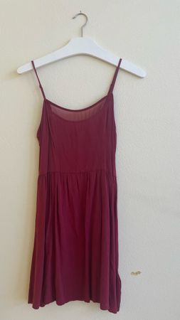 Hübsches Sommer-Kleid, dunkelrot