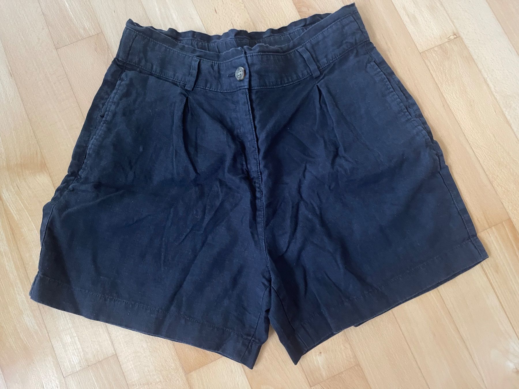 Esprit Pantaloni: Schwarze Shorts Esprit Gr. 38 – Usato da Oberrieden venduto da Boccia1981