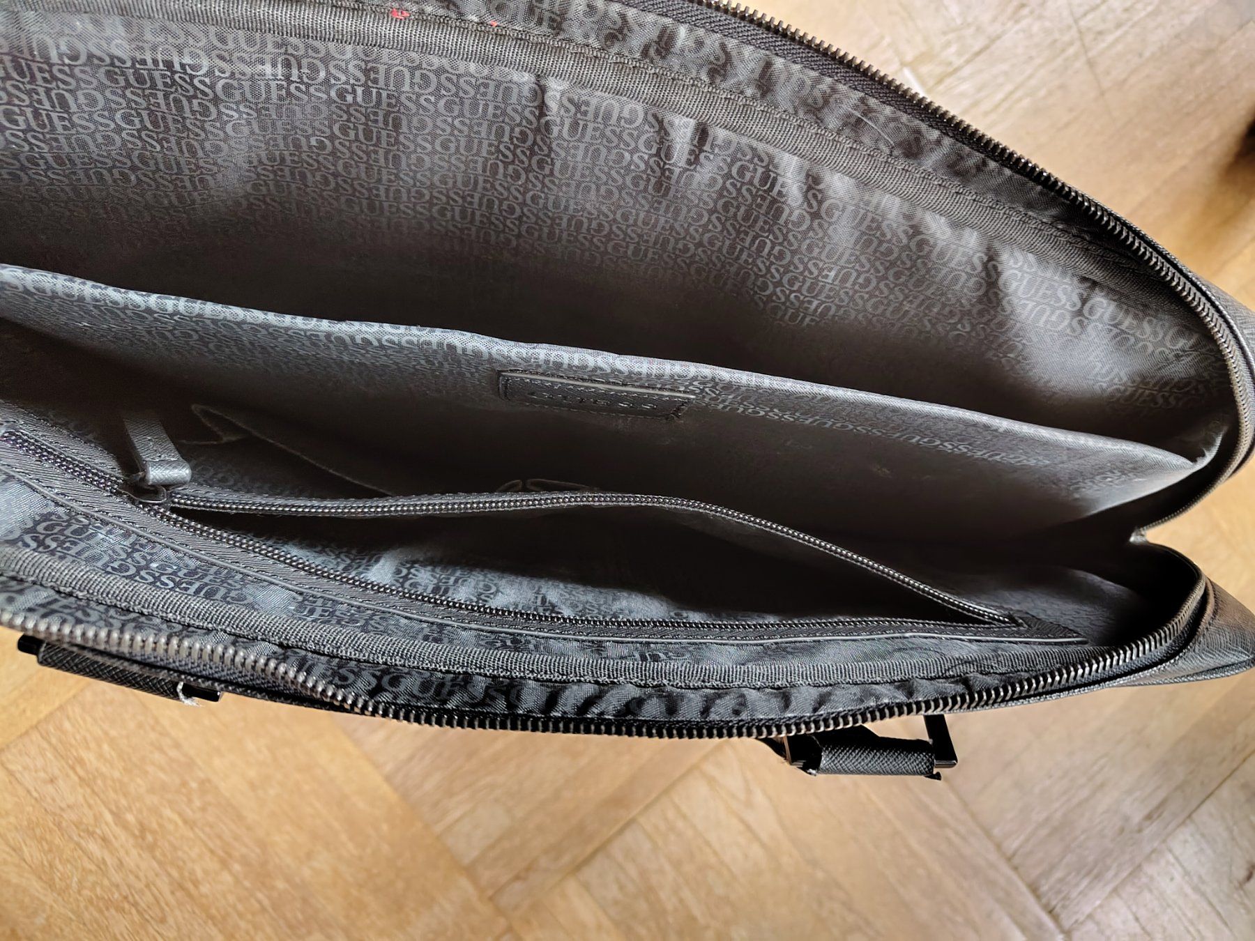 Guess Valigie & Borse: Guess Laptop Tasche – Usato da Glarus venduto da ana_m5bb 2
