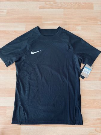Nike Performance